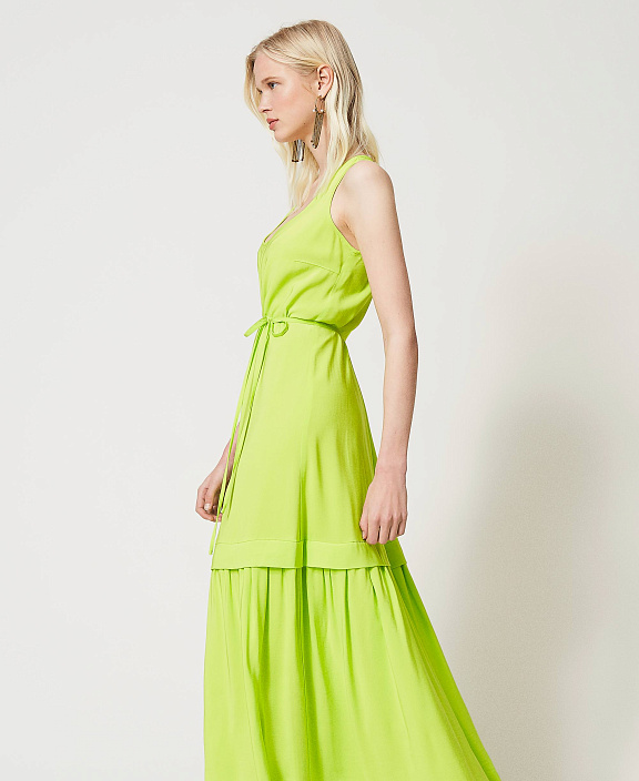 Длинное платье с воланом