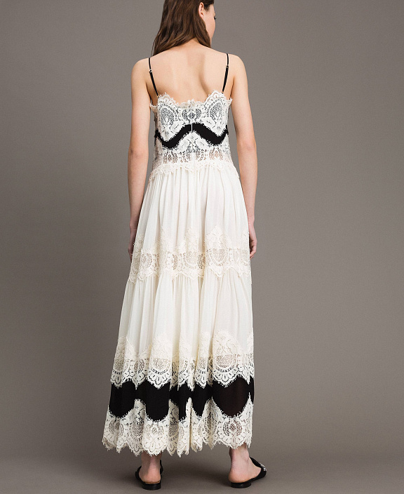 Длинное платье с кружевными вставками