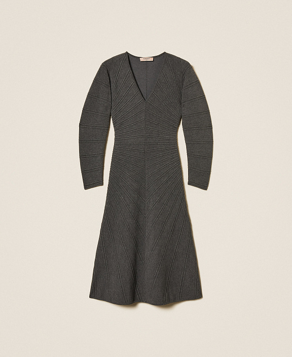 Платье с объемными рукавами