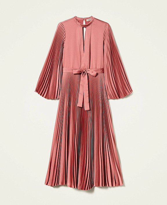Платье с плиссированной юбкой и рукавами