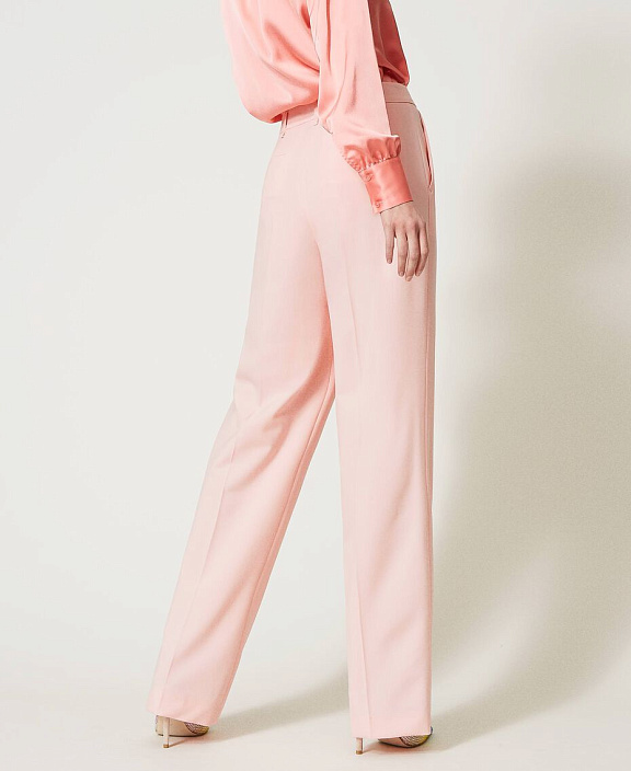 Широкие брюки с карманами