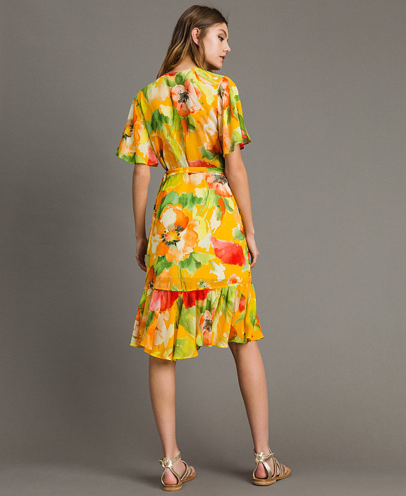 Платье на запах с цветочным принтом