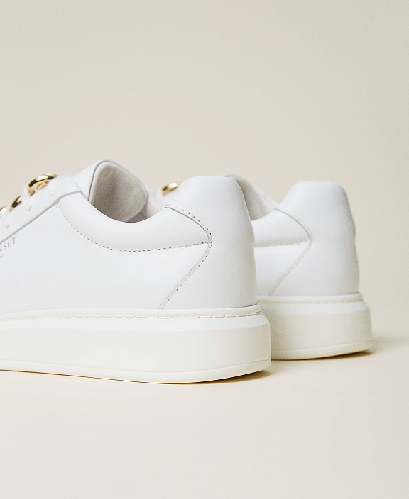 Кожаные сникеры с цепочкой