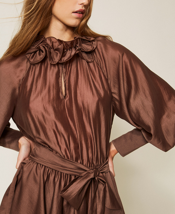 Короткое платье из вуали с воланом