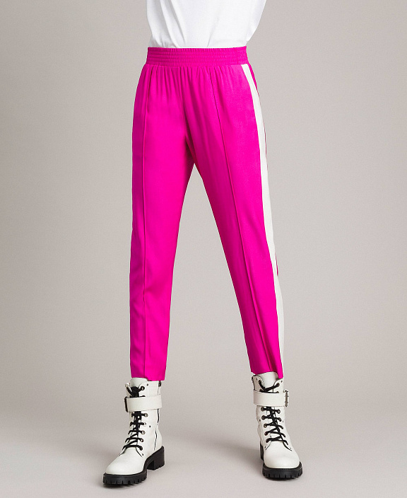 Брюки с лампасами