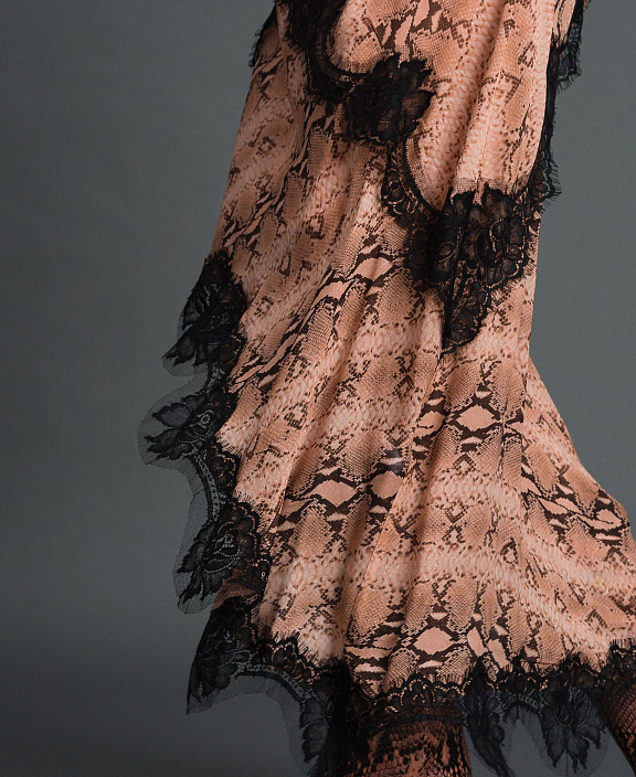 Длинное платье из жоржета с животным принтом