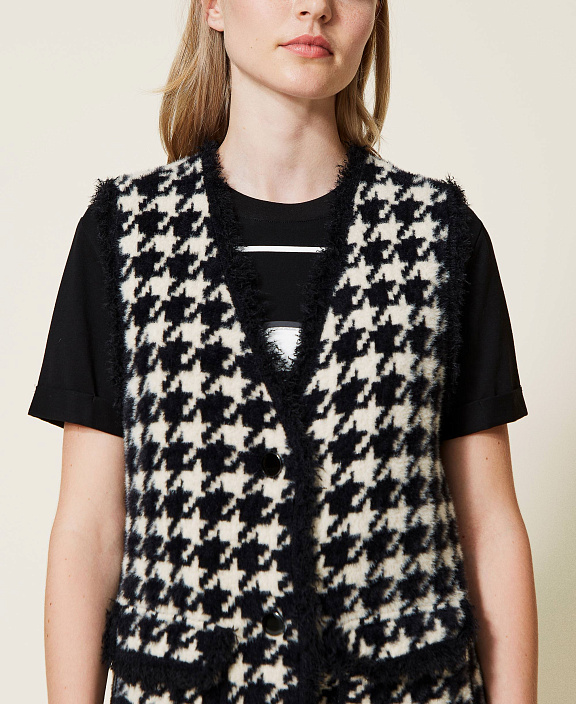 Жилет с узором "Гусиная лапка"