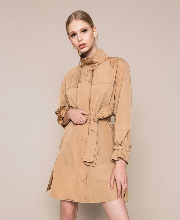 Плащ с плиссированным краем