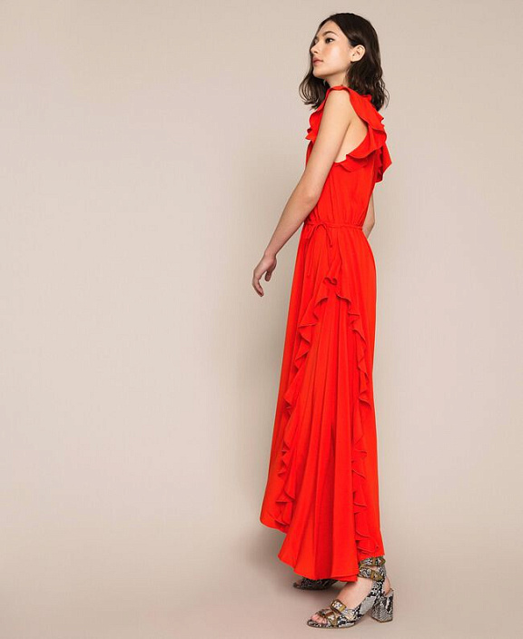 Длинное платье с воланами