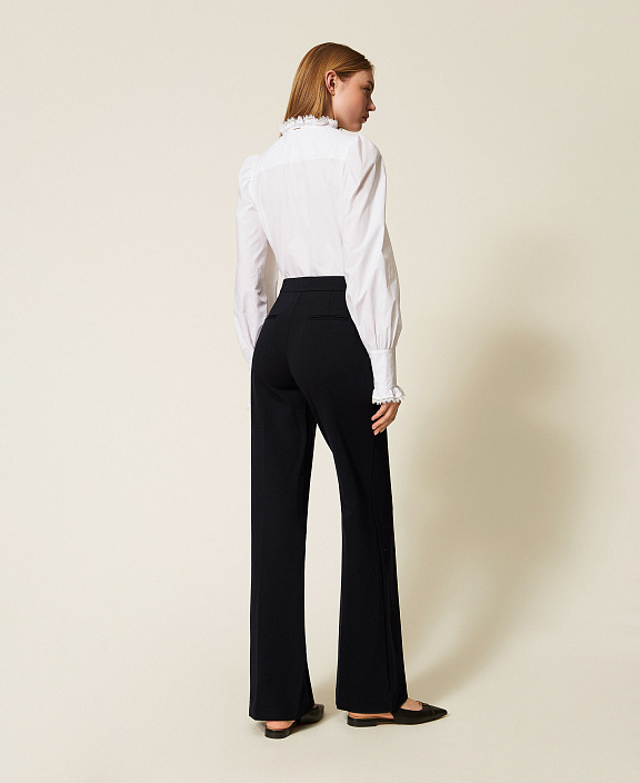 Широкие брюки с пуговицами-жемчужинами