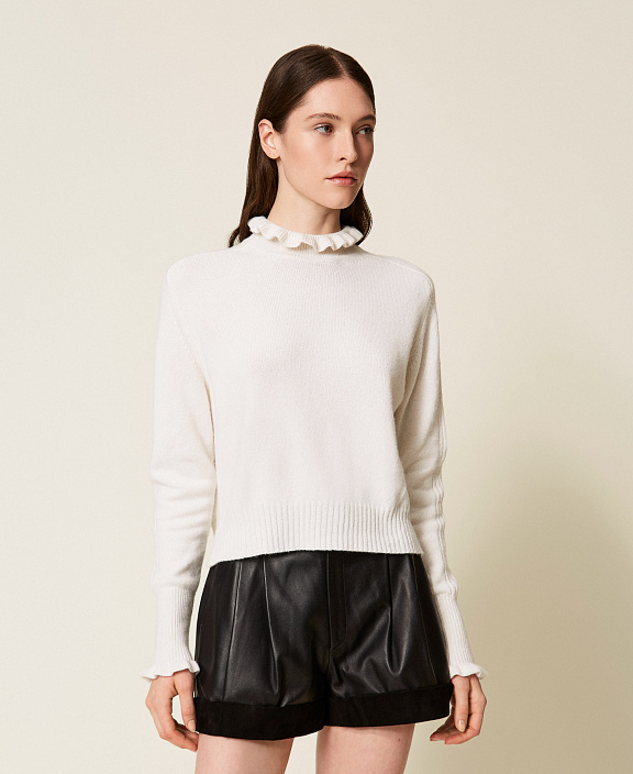 Свитер из смесовой шерсти с оборками и кружевом