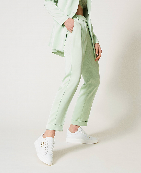 Брюки с защипами