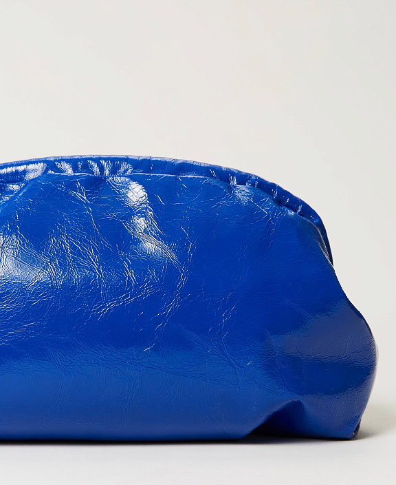 Мягкий клатч из глянцевой кожи