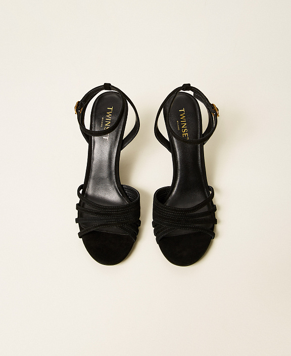 Босоножки из замши