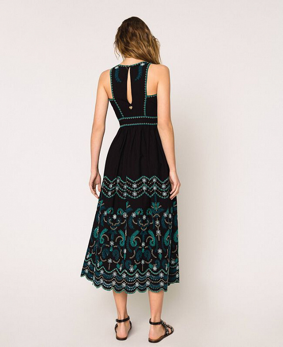 Платье с вышивкой пайетками