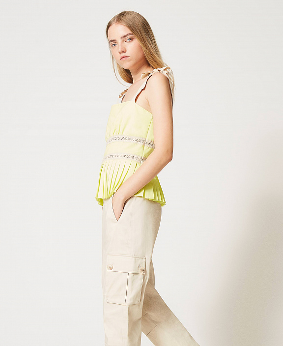 Топ с декоративными вставками