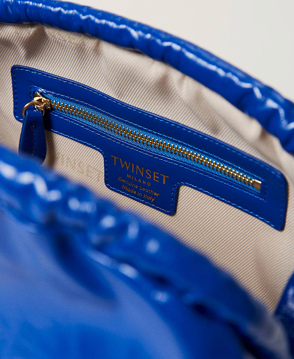 Мягкий клатч из глянцевой кожи