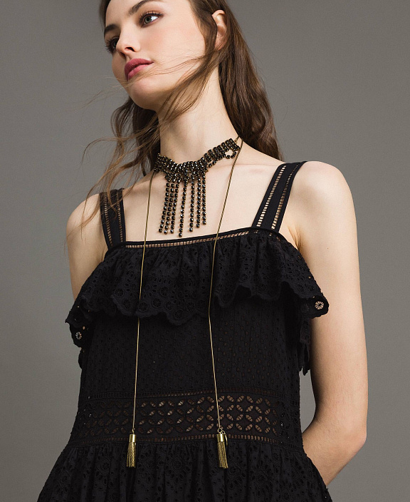 Ожерелье со стразами и металлическими кисточками