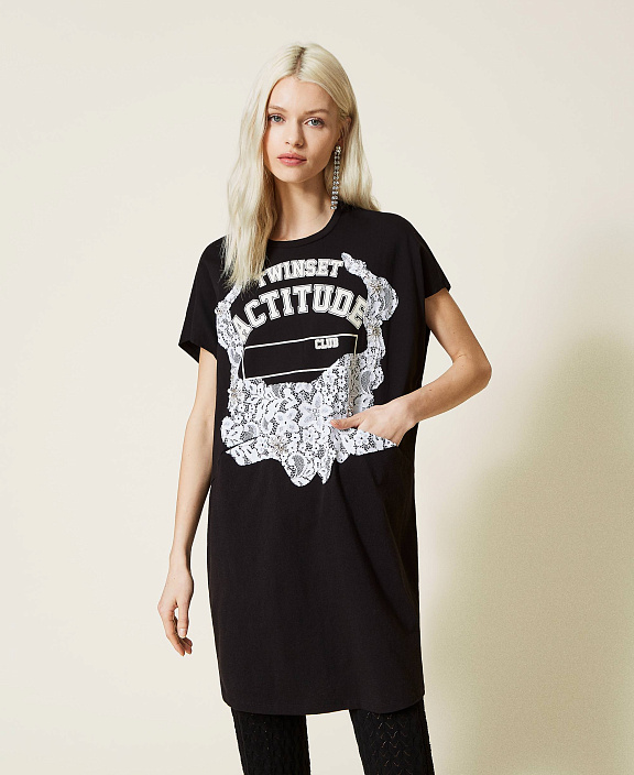 Платье-толстовка и кружевом