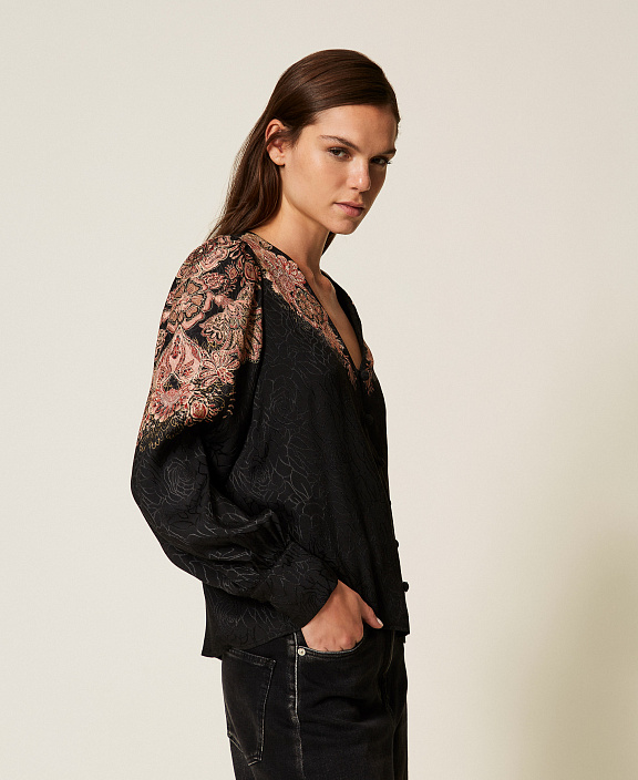 Блуза с узором пейсли