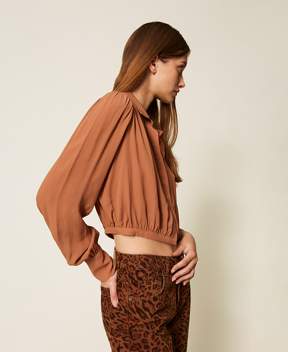 Укороченная рубашка со сборками