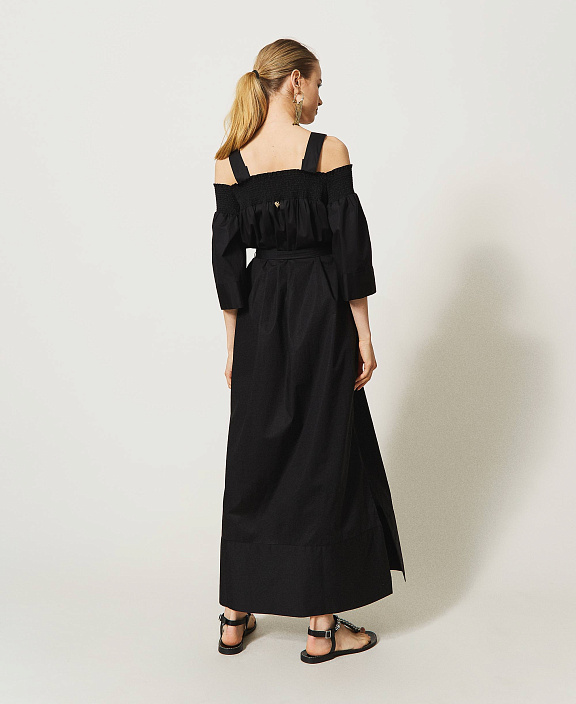 Платье из поплина с открытыми плечами и вышивкой