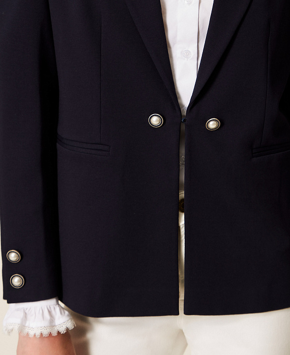 Блейзер с декоративными пуговицами