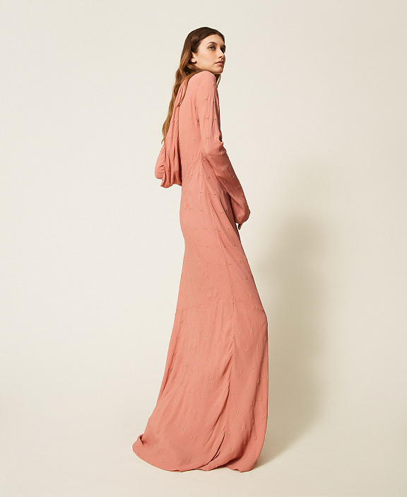 Длинное платье с вышивкой люрексом и глубоким вырезом на спине