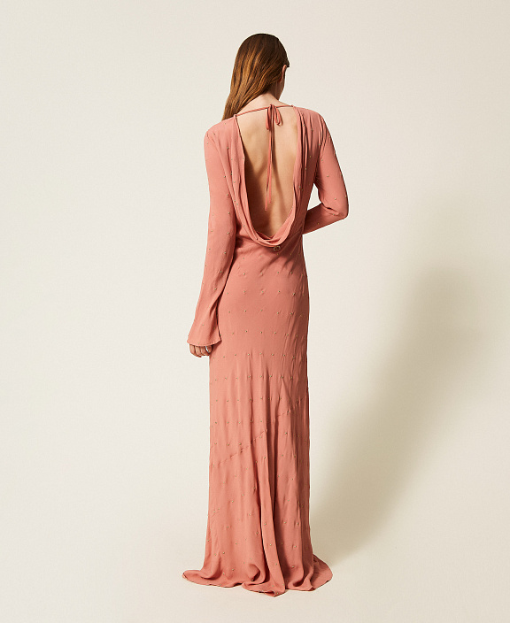 Длинное платье с вышивкой люрексом и глубоким вырезом на спине