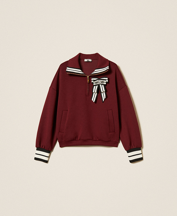 Толстовка из неопреновой ткани с брошью