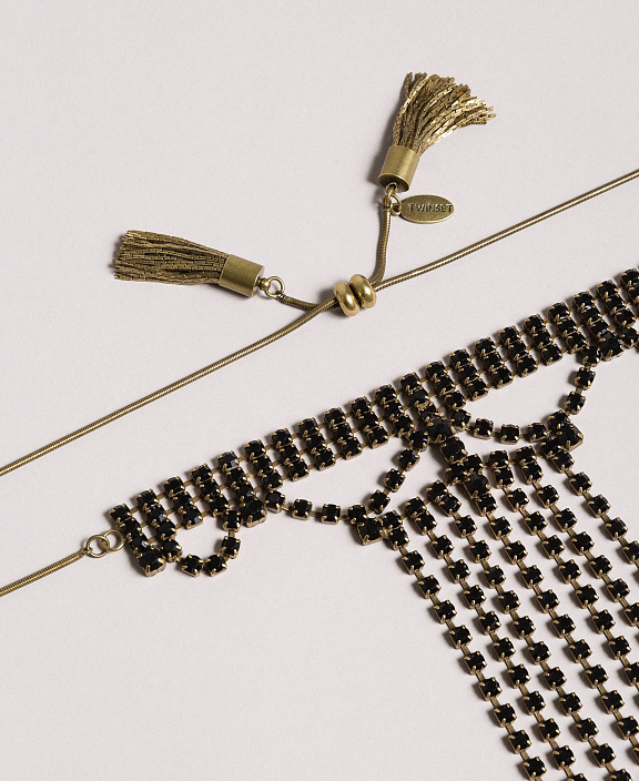 Ожерелье со стразами и металлическими кисточками
