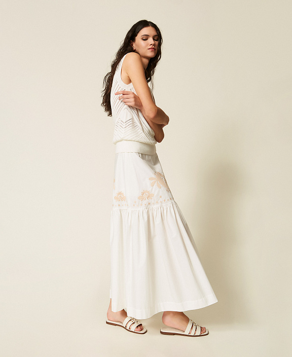 Длинная юбка с оборкой и вышивкой