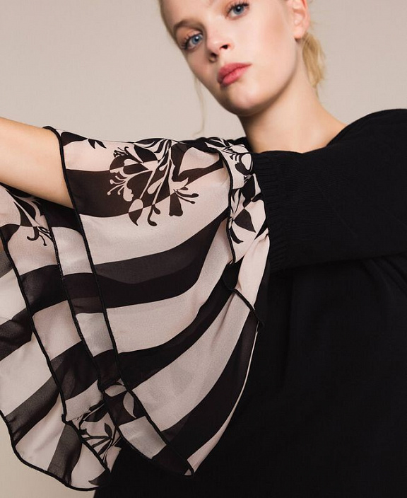 Платье с воланами