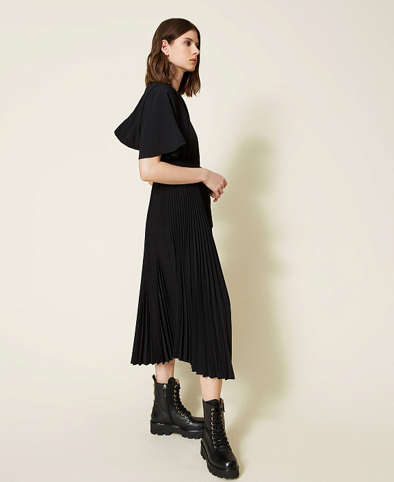 Платье из крепдешина с плиссировкой