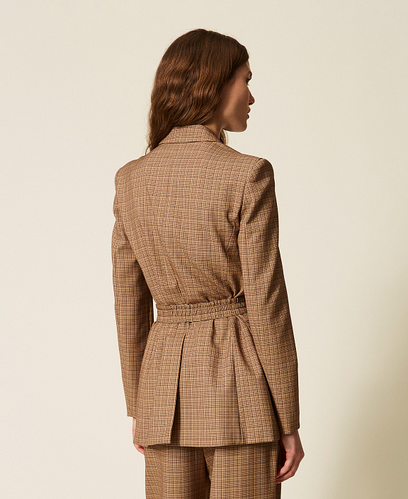 Жакет в виндзорскую клетку с поясом
