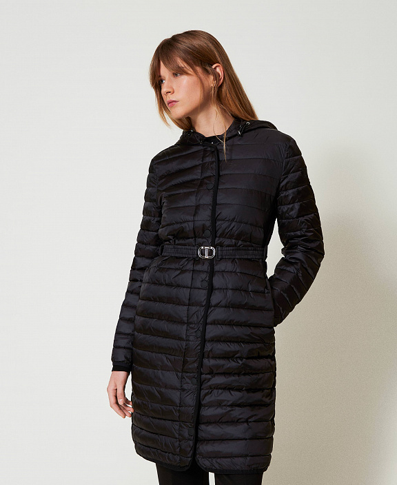 Стеганая куртка с капюшоном и поясом