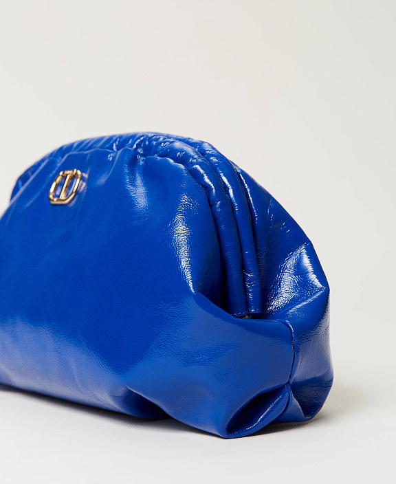 Мягкий клатч из глянцевой кожи