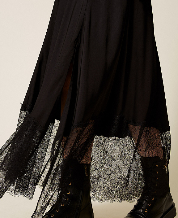 Атласная юбка миди с кружевом