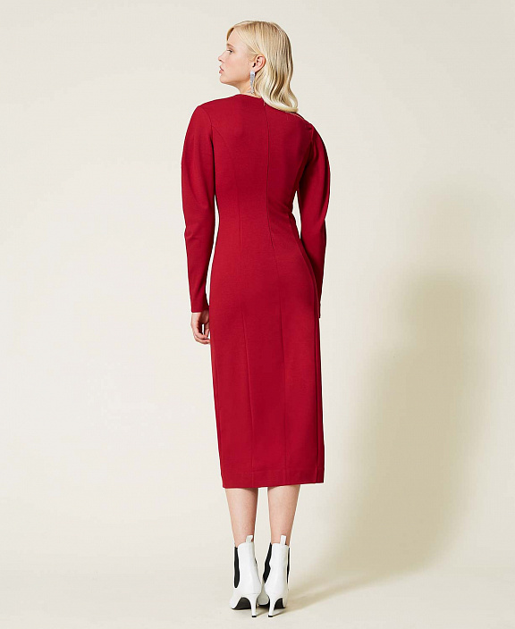 Платье с разрезом спереди