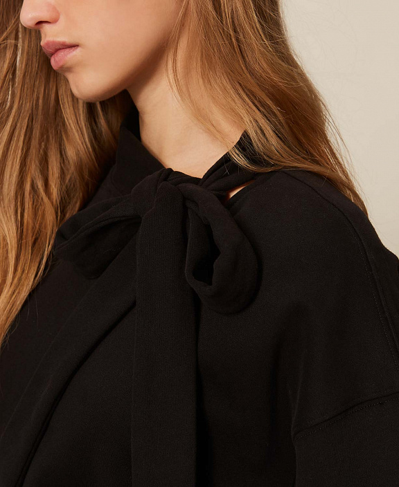 Свитшот с воротником-аскот