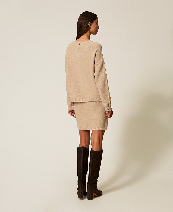 Трикотажная юбка с вышивкой