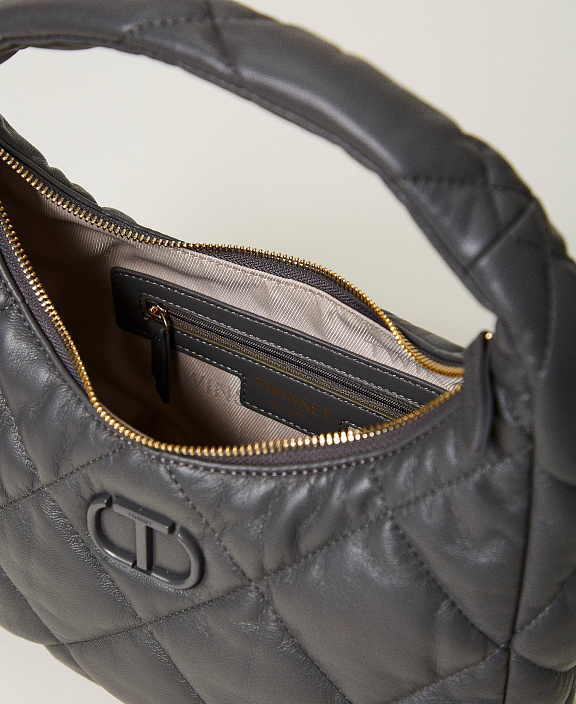 Средняя стеганая сумка-хобо с наполнителем