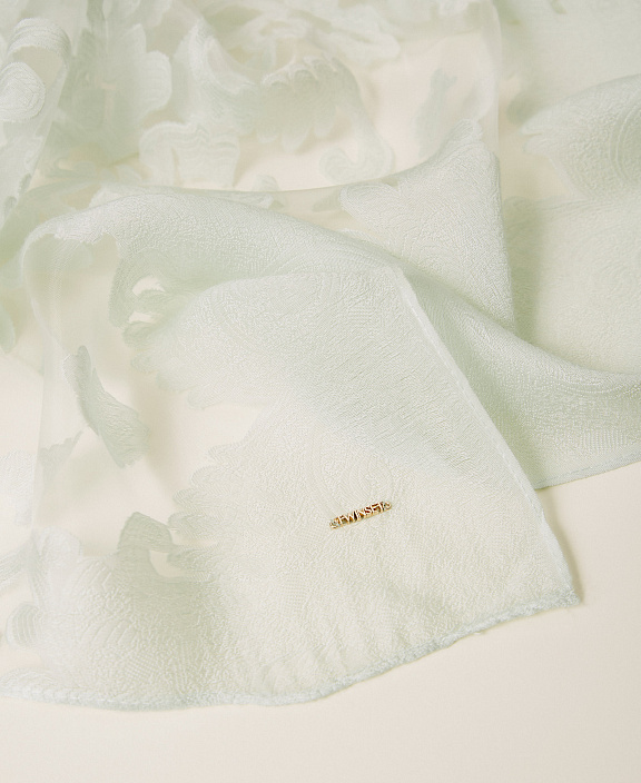 Палантин с интарзийным кружевом