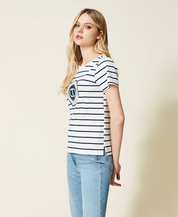 Полосатая футболка