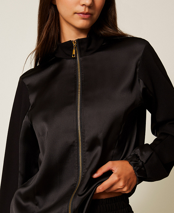 Комплект из трикотажа, прямые брюки и бомбер с атласными вставками