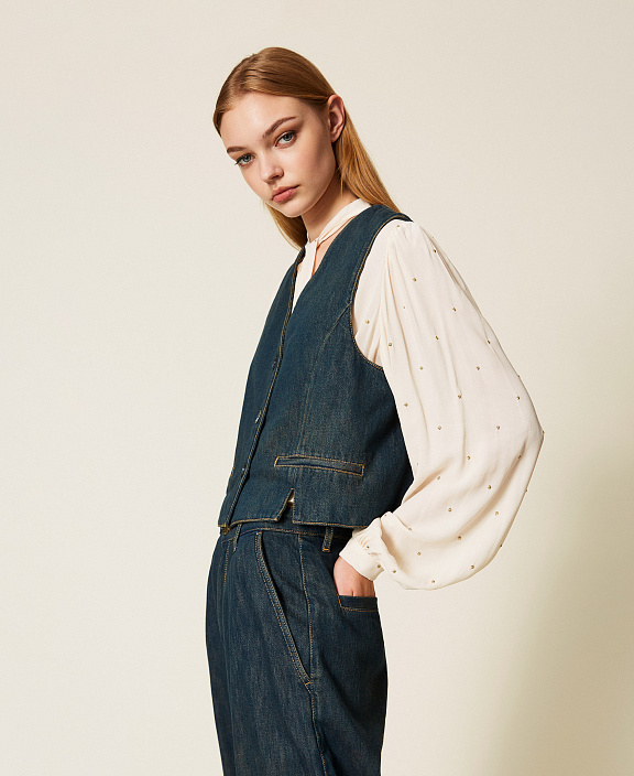 Джинсовый жилет квадратного кроя