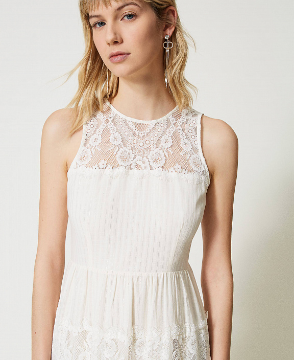 Длинное платье без рукавов из муслина и кружева