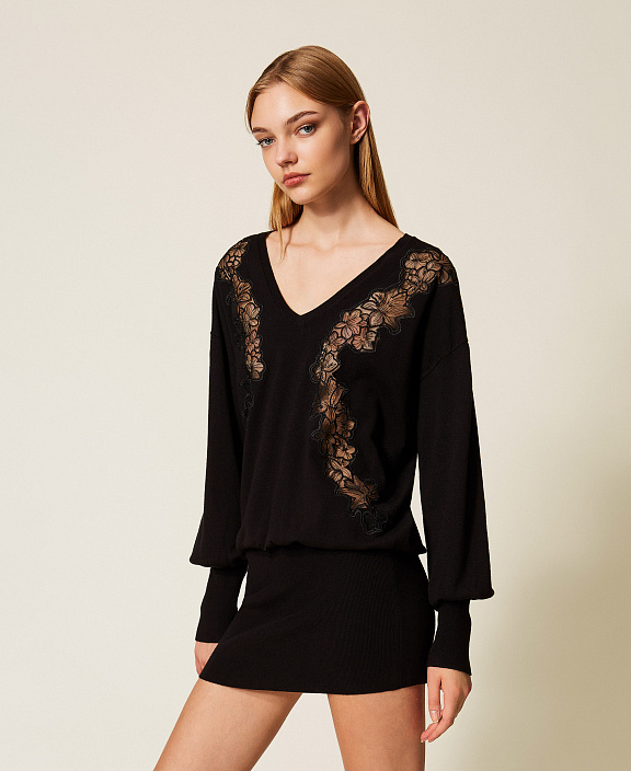 Трикотажное платье мини со вставкой из органзы с цветочной вышивкой