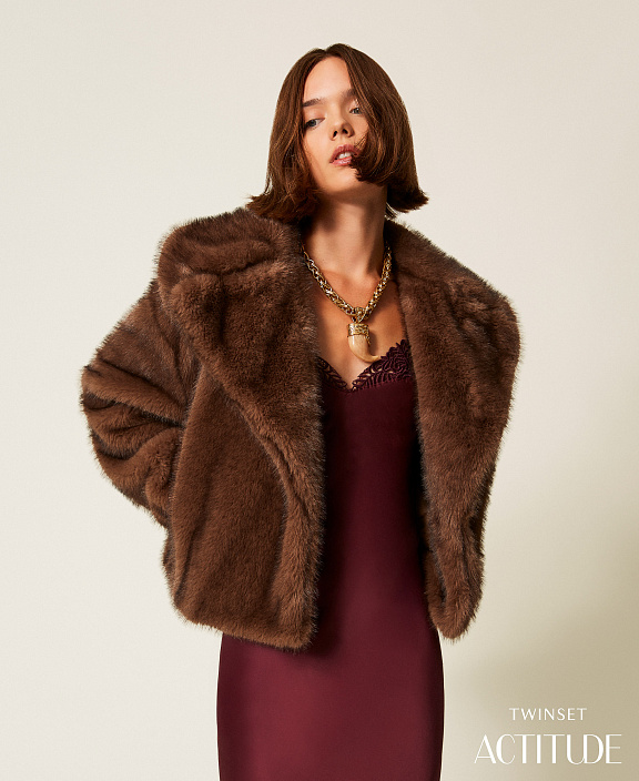 Короткая куртка из искусственного меха