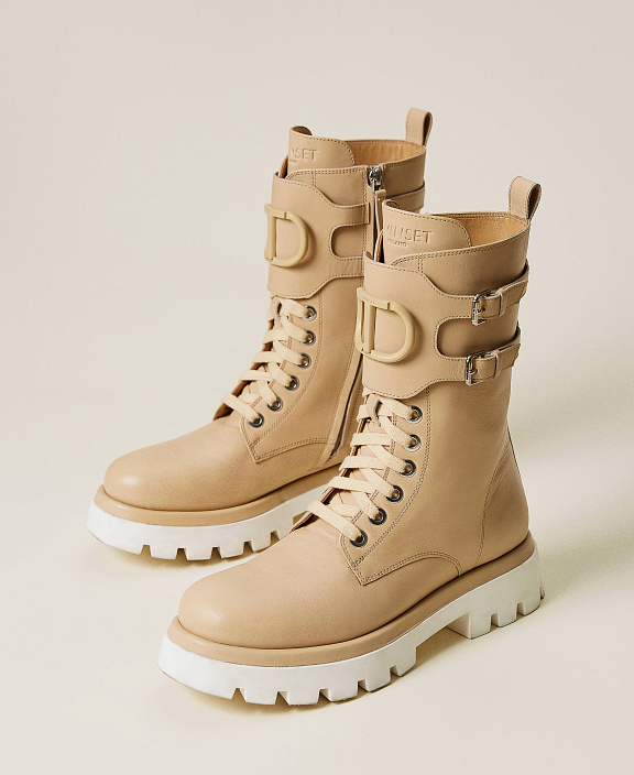 Ботинки на шнуровке на массивной подошве